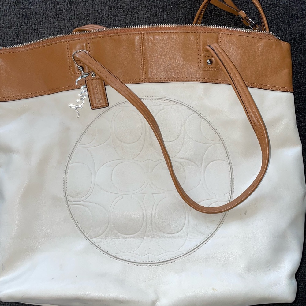Coach Embossed CC Logo Medallion Taupe/ Beige/ Tan Zipper Leather Tote